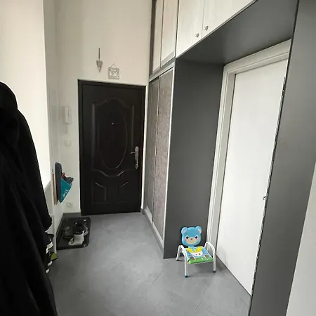 V Centru Znojma S Vybavenim Pro Deti A Garazi Pro Kola Apartment Znojmo Exterior photo