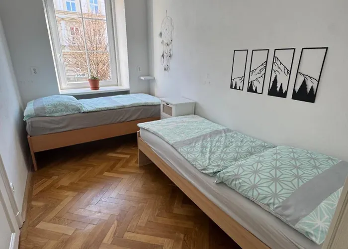 V Centru Znojma S Vybavenim Pro Deti A Garazi Pro Kola