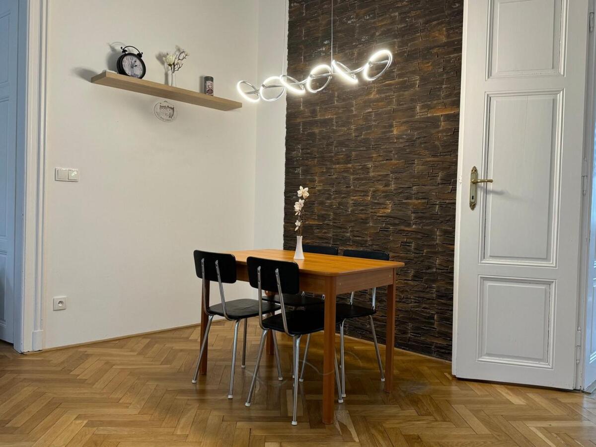 Apartment V Centru Znojma S Vybavenim Pro Deti A Garazi Pro Kola *