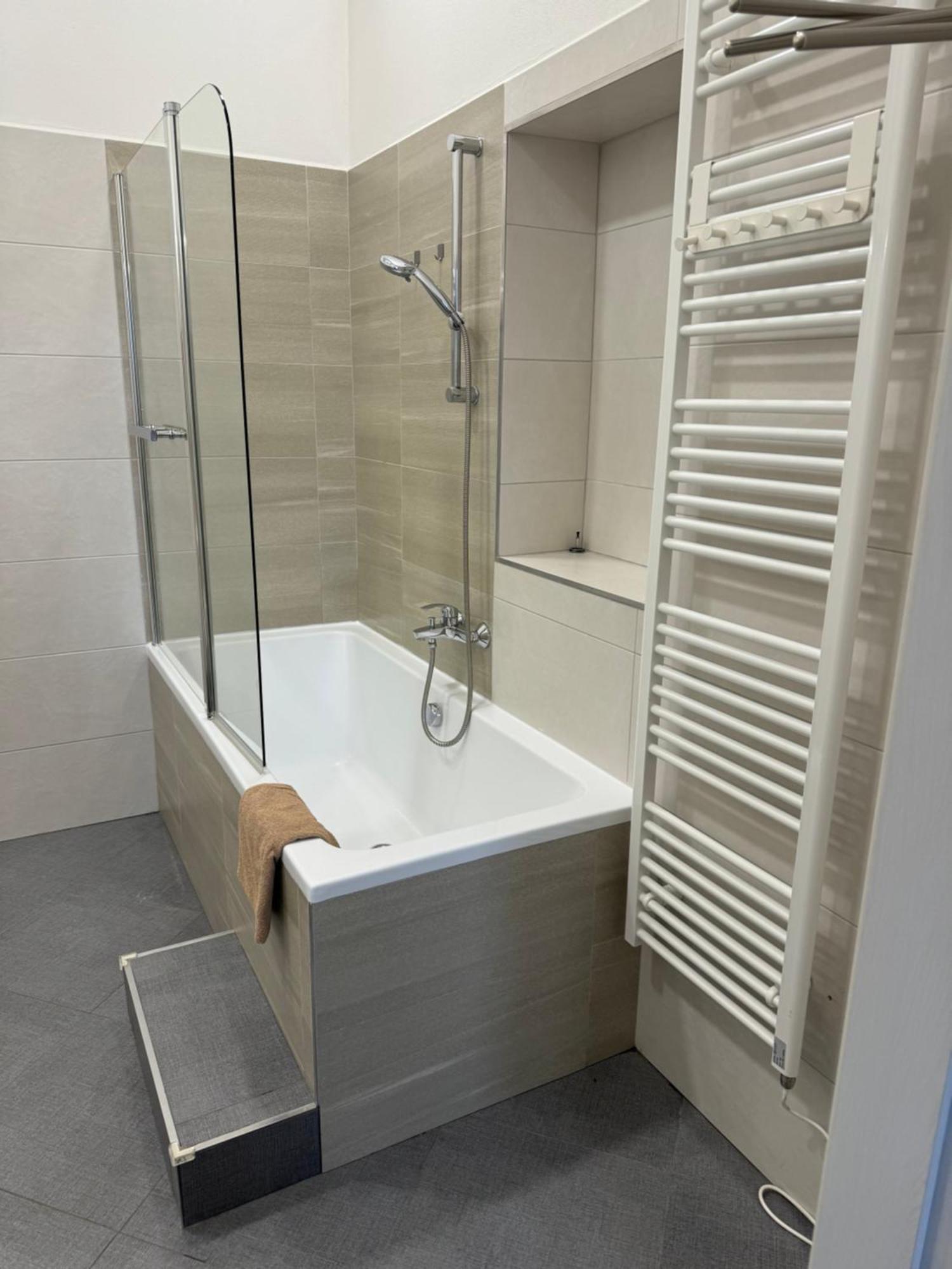 V Centru Znojma S Vybavenim Pro Deti A Garazi Pro Kola Apartment Znojmo